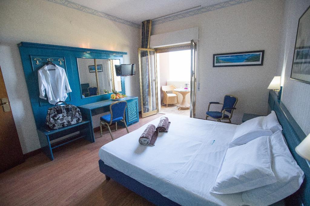 Hotel Costa Verde Чефалу Екстериор снимка
